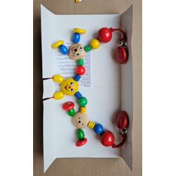 Houten kinderwagenketting met 3 figuren, Hess 13069